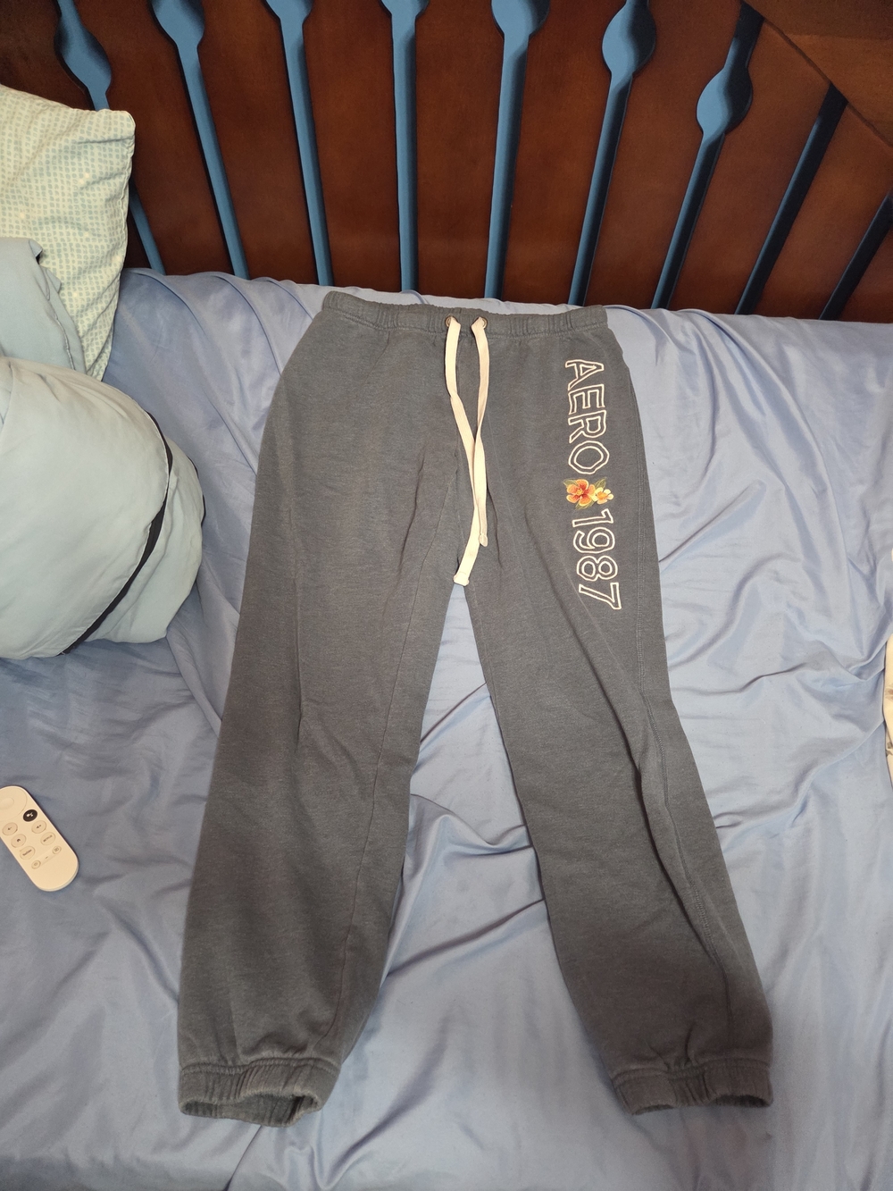 Aeropostale Blue Sweatpants with Drawstring and Floral Accent Size Womens Large